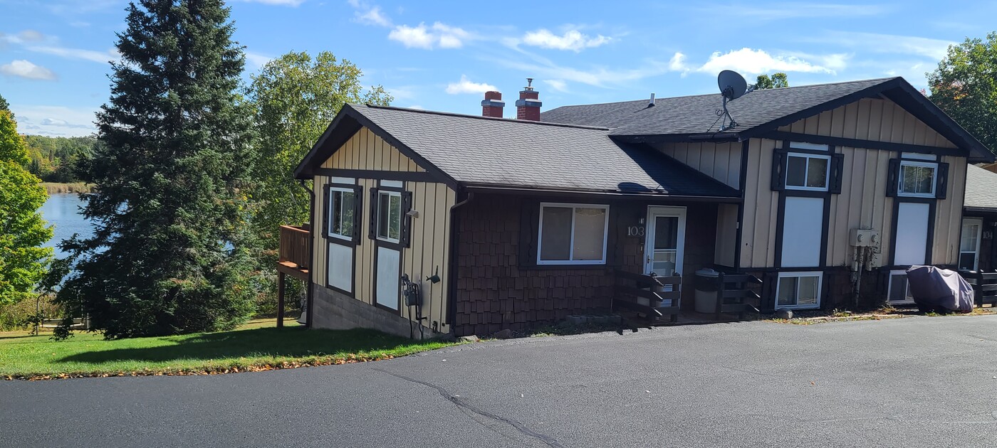 1255 Lablonde Ln, Unit 103 in Hurley, WI - Building Photo
