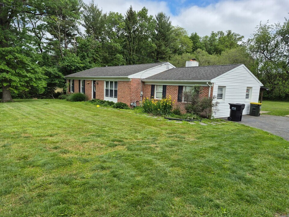 165 Wedgewood Rd in Oxford, PA - Building Photo