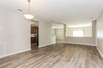 5060 Magnolia Valley Dr in Jacksonville, FL - Foto de edificio - Building Photo