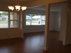 5872 40th Ave N in St. Petersburg, FL - Building Photo - Building Photo