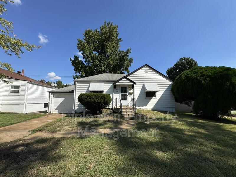 7417 Pleaseway Dr in Country Club Hills, MO - Foto de edificio