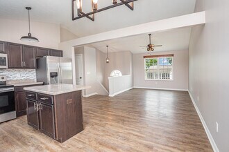 1157 Gemstone Pointe Dr in Walton, KY - Building Photo - Building Photo