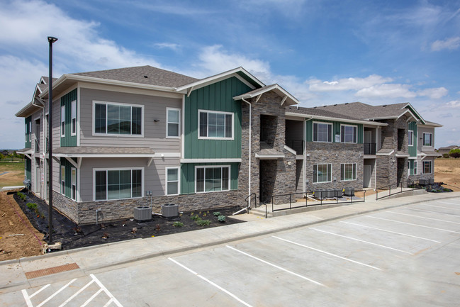 Fossil Ridge Apartments in Windsor, CO - Foto de edificio - Building Photo