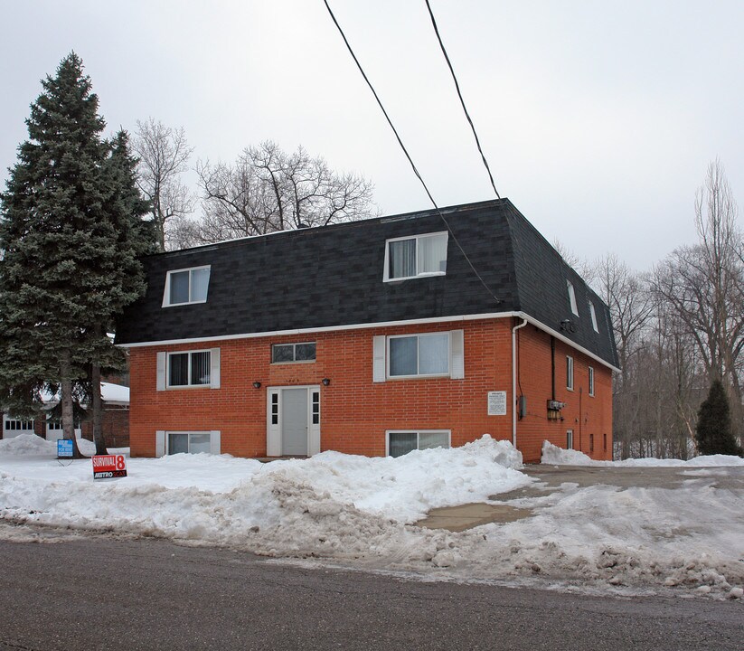 1803 Cromwell Dr in Akron, OH - Foto de edificio