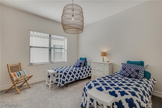 4549 Azalea Dr in Naples, FL - Foto de edificio - Building Photo