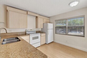 4004 Medford Ct in Boynton Beach, FL - Foto de edificio - Building Photo