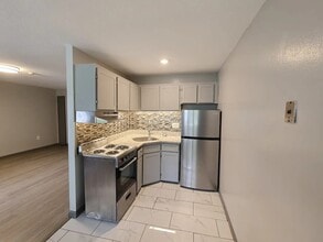 Vernon Pines Apartments in Vernon, CT - Building Photo - Building Photo