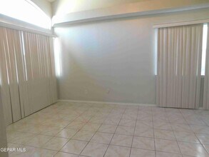 5025 Ballinger Dr in El Paso, TX - Foto de edificio - Building Photo