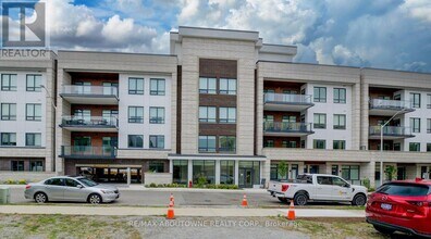 123 Maurice Dr in Oakville, ON - Building Photo - Building Photo