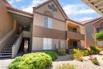 2200 S Fort Apache Rd in Las Vegas, NV - Foto de edificio - Building Photo
