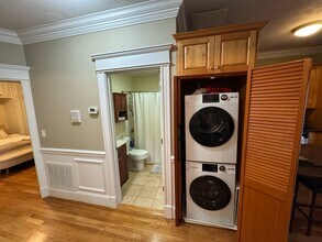 132 W 8th St, Unit 3 in Boston, MA - Building Photo - Building Photo