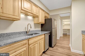 3800 Fairfax Dr, Unit 612 in Arlington, VA - Building Photo - Building Photo