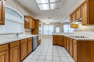 6518 Amber Oak in San Antonio, TX - Building Photo - Building Photo