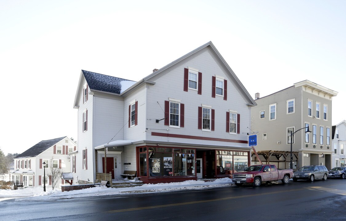 141 Main St in Newmarket, NH - Building Photo
