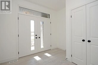 2 Montgomery Wy in Ingersoll, ON - Building Photo - Building Photo