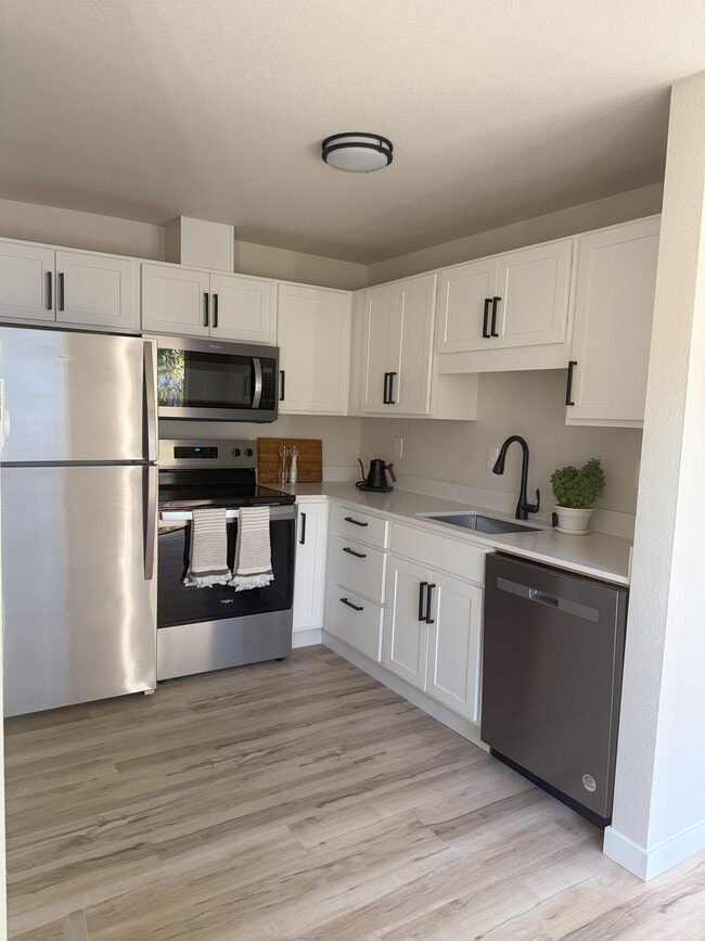 1413 N Oakes St, Unit B