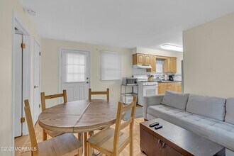 613 Essex Ave in Spring Lake, NJ - Building Photo - Building Photo