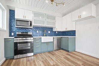 4925 Locust Ave in Long Beach, CA - Building Photo - Building Photo