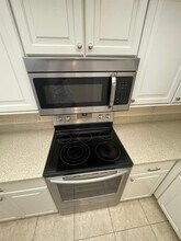 105 Royal Park Dr in Oakland Park, FL - Foto de edificio - Building Photo