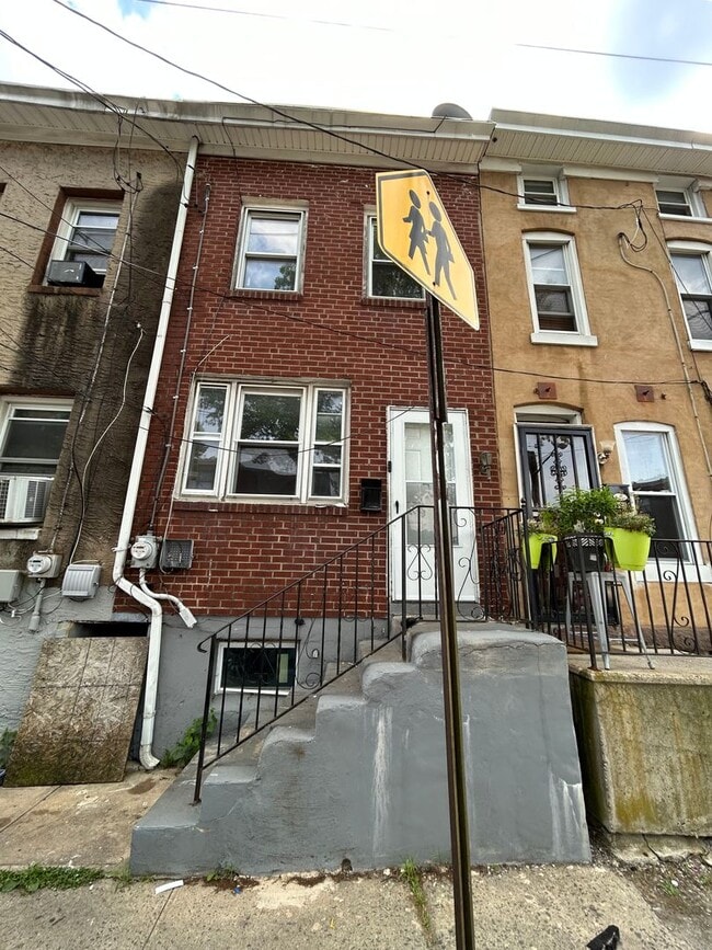 821 Southard St in Trenton, NJ - Building Photo - Building Photo