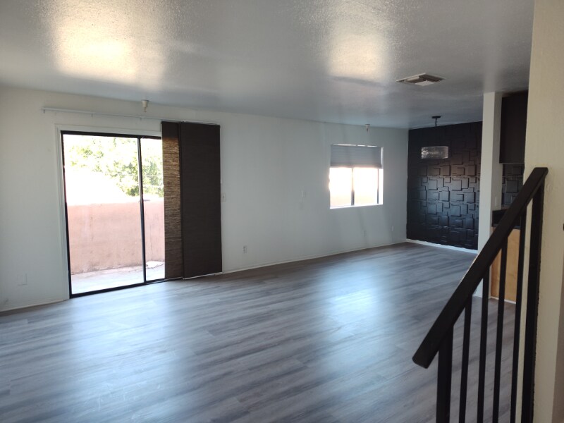 14746 Delano St in Los Angeles, CA - Building Photo