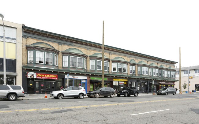 400 Main St