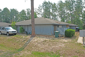 260 Crow Rd in Pensacola, FL - Building Photo - Building Photo