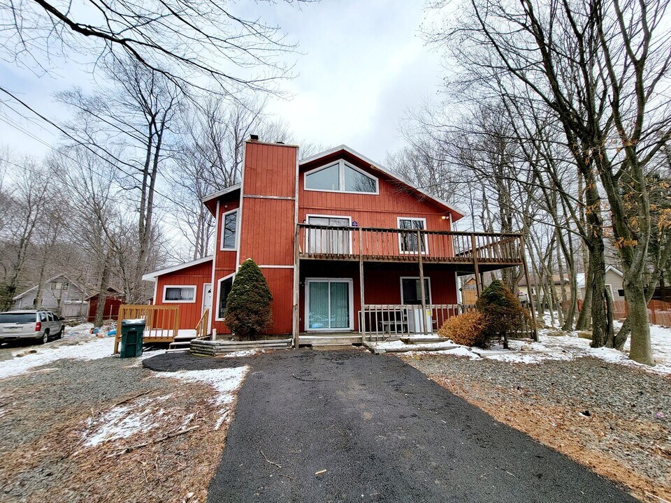 5069 Carol Terrace in Tobyhanna, PA - Building Photo