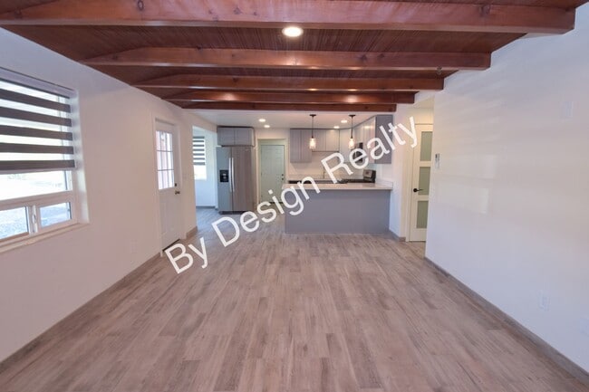 property at 2542 E Halcyon Rd