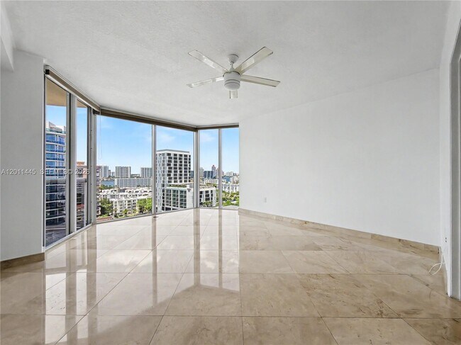 17555 Collins Ave in Sunny Isles Beach, FL - Building Photo - Building Photo
