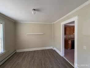 628 Grove Ave in Edison, NJ - Building Photo - Building Photo