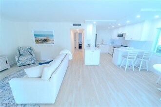 354 Harbour Dr in Naples, FL - Building Photo - Building Photo