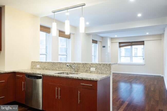 1425 Locust St in Philadelphia, PA - Foto de edificio - Building Photo