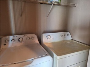 370 Kensington Palace Ave in North Las Vegas, NV - Building Photo - Building Photo