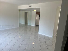 5624 Blueberry Ct in Lauderhill, FL - Building Photo - Building Photo