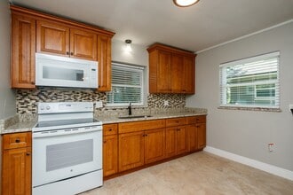 911 W Lake Brantley Rd in Altamonte Springs, FL - Building Photo - Building Photo