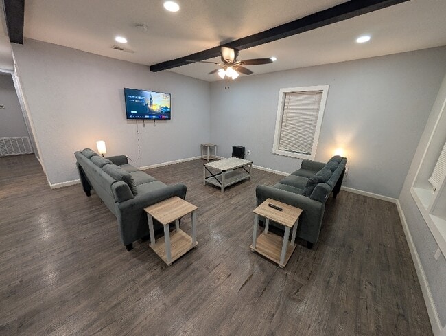 property at 406 Goliad St