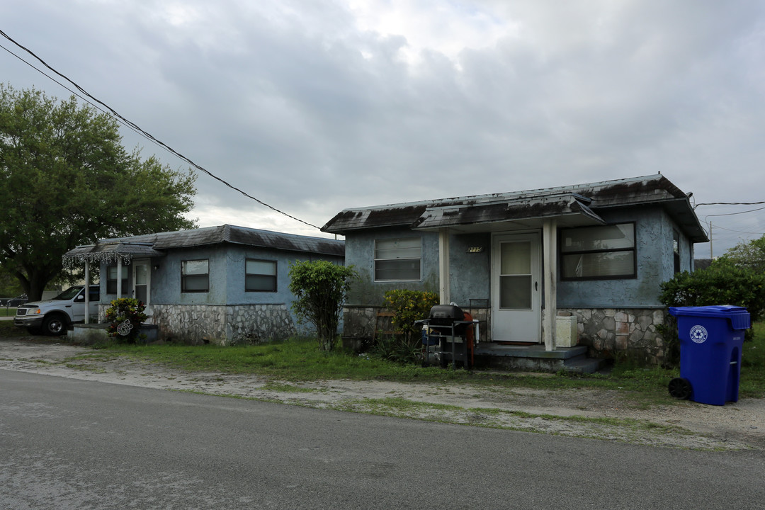 4182-4186 Old Dixie Hwy in Vero Beach, FL - Building Photo