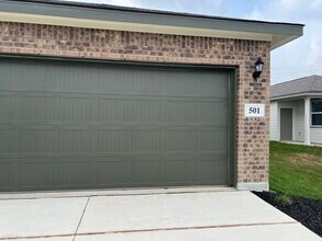 501 Jean St in Seguin, TX - Building Photo - Building Photo
