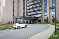 Atrium Palace Condominiums in Fort Lee, NJ - Foto de edificio - Building Photo