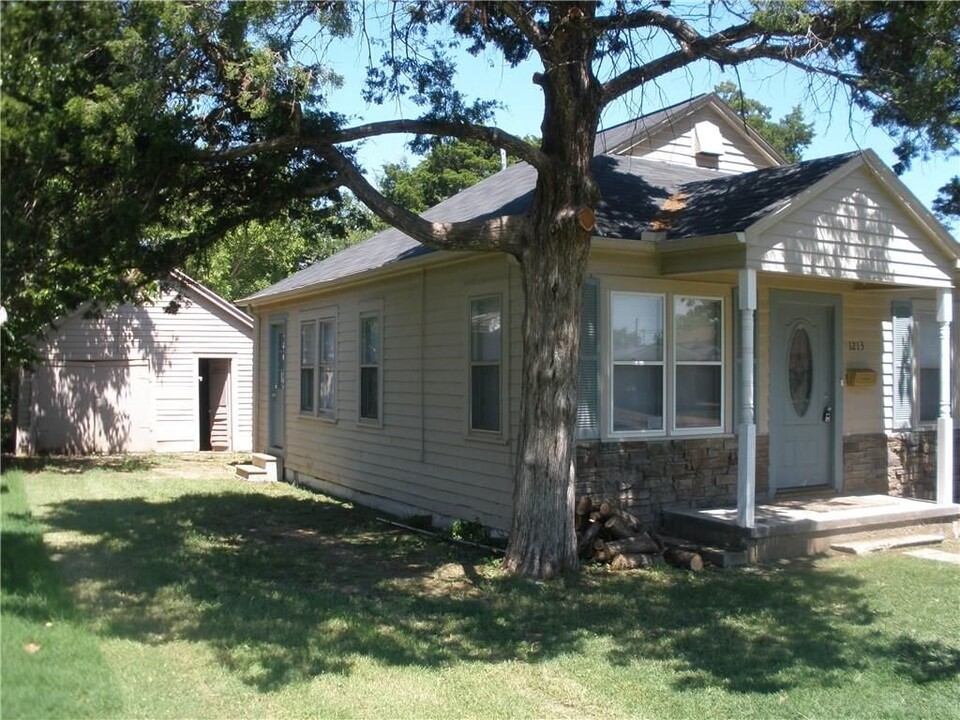 1213 NW 94th St in Oklahoma City, OK - Foto de edificio