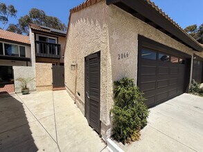 2066 Avenue of the Trees in Carlsbad, CA - Building Photo - Building Photo