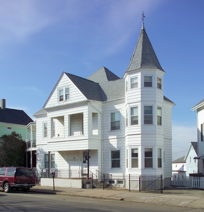 517 S Main St in Fall River, MA - Building Photo