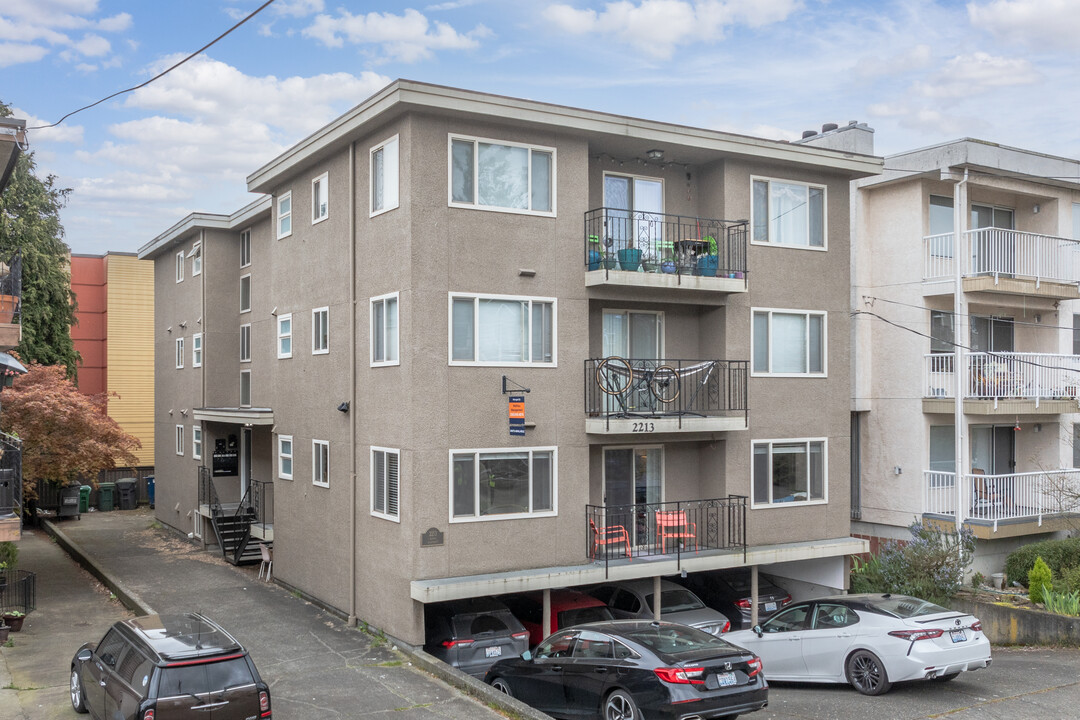 Karina Apartments in Seattle, WA - Building Photo