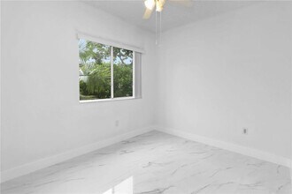 7085 Nova Dr, Unit 109 in Davie, FL - Building Photo - Building Photo