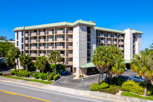 Driftwood Sands Condos in Indian Rocks Beach, FL - Building Photo - Building Photo