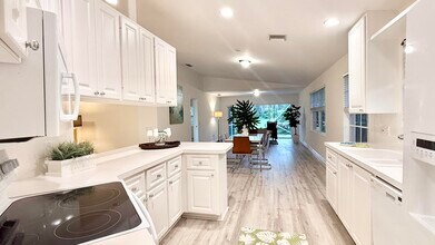 2861 Livingston Ln in West Palm Beach, FL - Foto de edificio - Building Photo