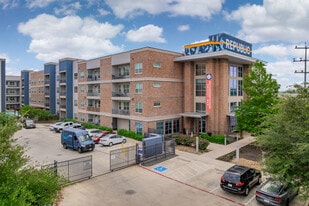 Republic at Alamo Heights in San Antonio, TX - Building Photo
