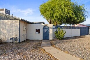 13810 N 48th Ave in Glendale, AZ - Building Photo