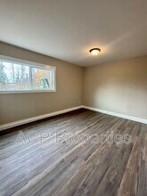 2094 Front St in Lynden, WA - Building Photo - Building Photo